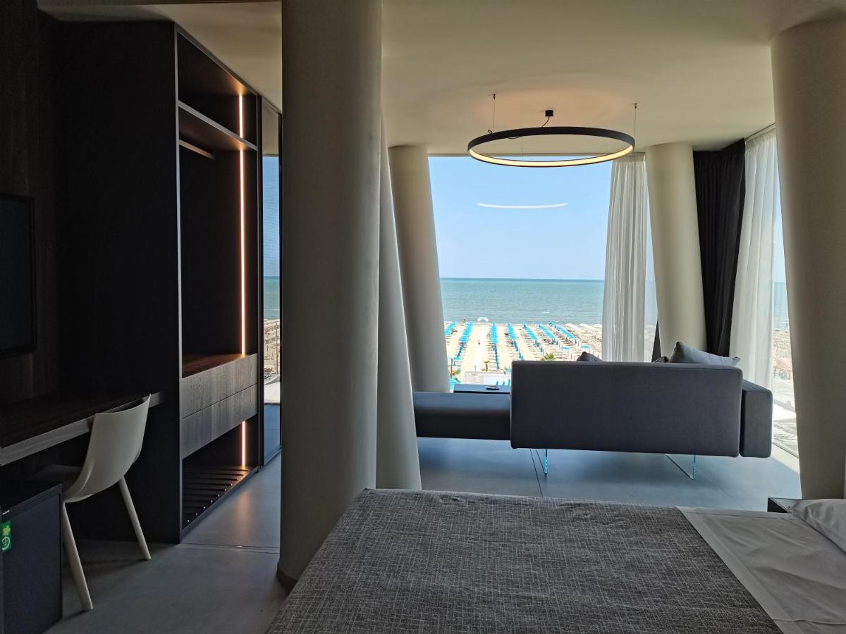 Hotel Commodore Cervia Exterior foto